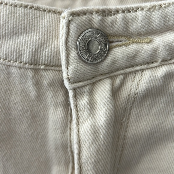 Cream Jean shorts - Picture 2 of 5